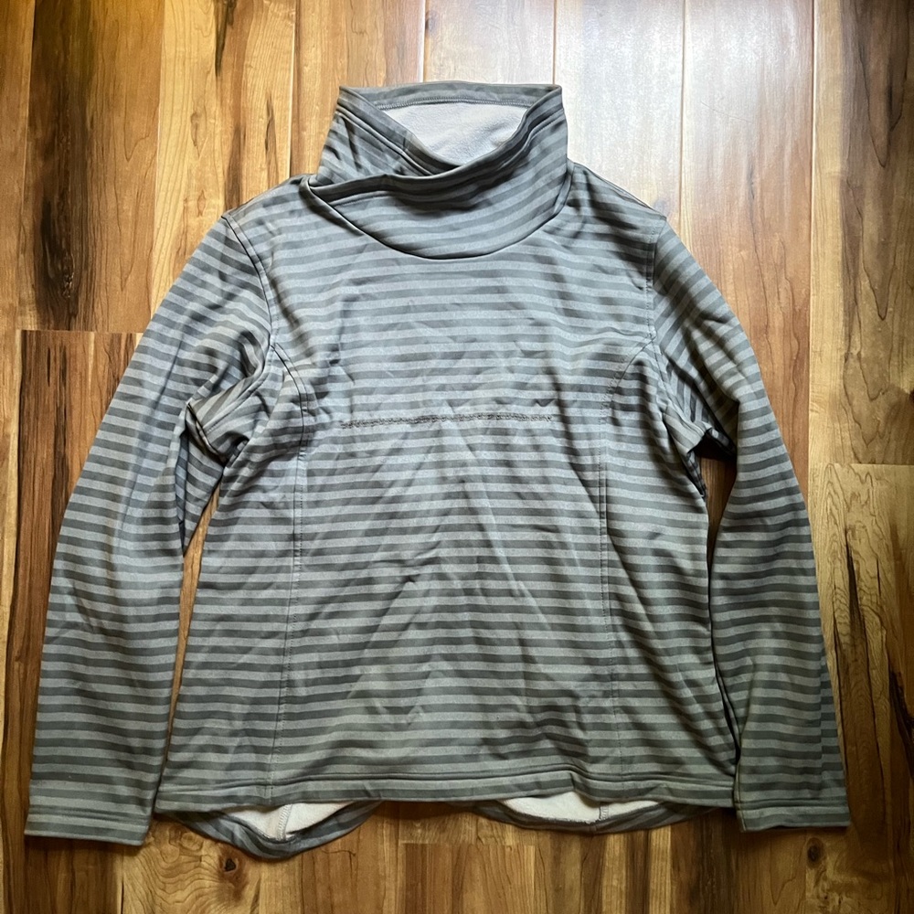 XL Columbia Crossover Neck Sweatshirt